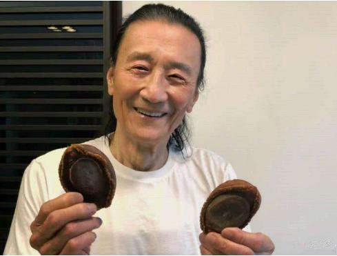 67歲洪金寶和「肥貓」狀態不如72歲鄭少秋，但83歲的他才最硬朗