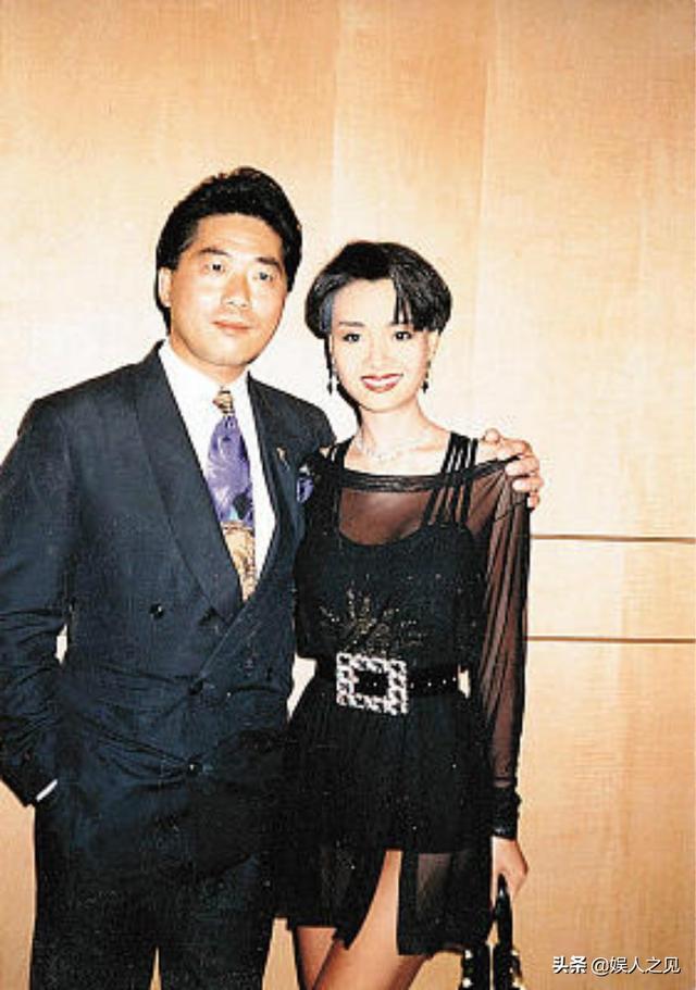 53歲葉子楣近照，男友心臟病發離世，留下無兒無女的她靠養狗度日
