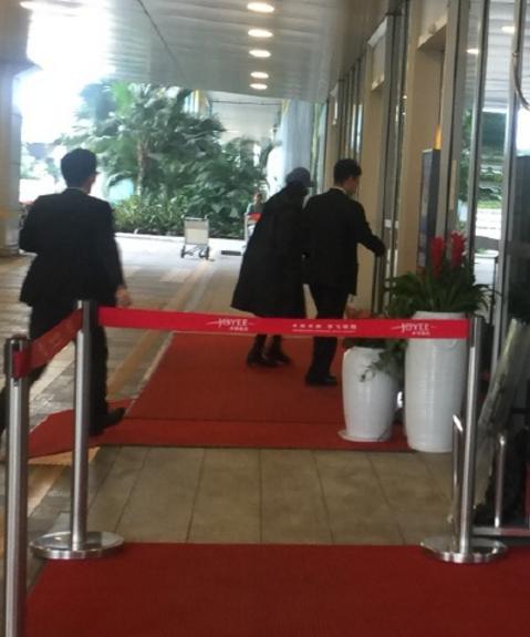楊冪一周內二次抵港太不尋常，港媒曝她欲爭女兒撫養權！
