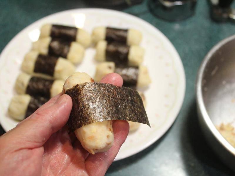 老媽用馬鈴薯做小零食，一 口下去香酥甜脆，小姪女吃後不願意回家！