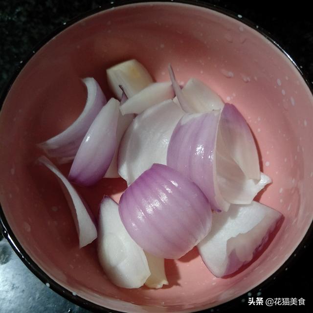 麻辣香鍋，抵擋不住的麻辣誘惑，在家做成本十幾塊，外面吃幾十塊