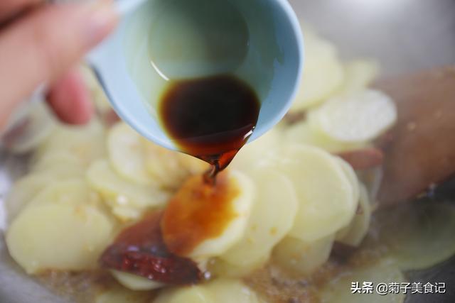 土豆片的又一經典做法，步驟詳細，3分鐘學會，值得收藏