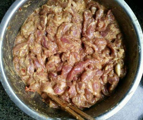 賣了20年酥肉的大叔：炸酥肉時，記住這「3點」，學會你也可以是專家