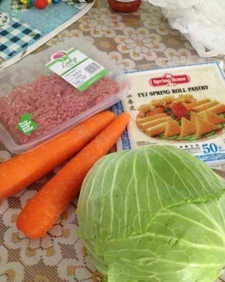 周末在家給孩子做一些春卷美食 香脆美味