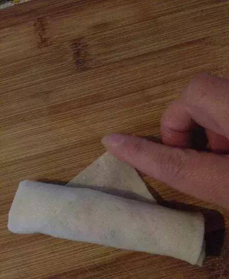 周末在家給孩子做一些春卷美食 香脆美味