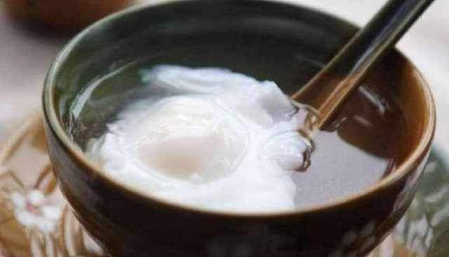 荷包蛋一煮就散？20年廚娘：多加一味，不散不粘鍋！