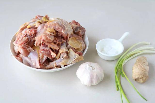 不用雞精更不要味精 只要加這一種配料 做出的雞肉比飯店的還香