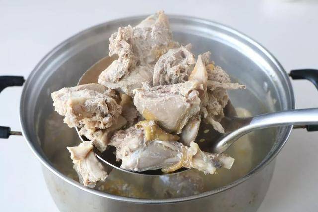 不用雞精更不要味精 只要加這一種配料 做出的雞肉比飯店的還香
