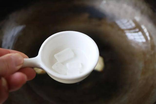 不用雞精更不要味精 只要加這一種配料 做出的雞肉比飯店的還香