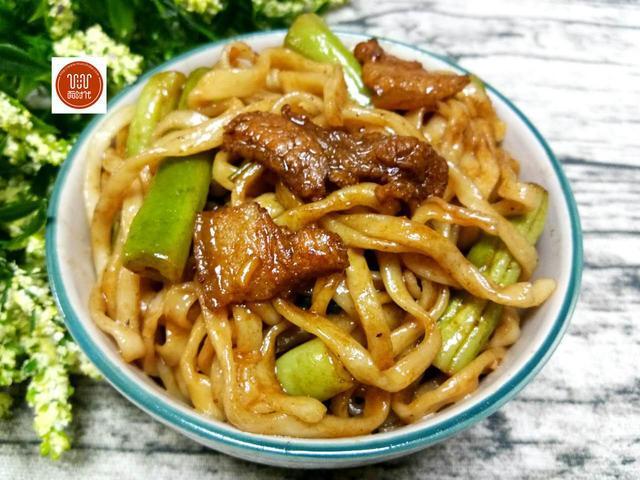 家常豆角燜面，這樣做軟糯咸香，不粘不黏，最好吃，最營養！ 