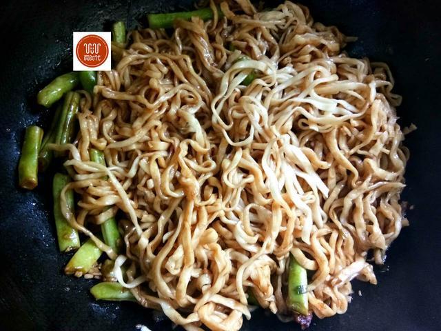 家常豆角燜面，這樣做軟糯咸香，不粘不黏，最好吃，最營養！ 