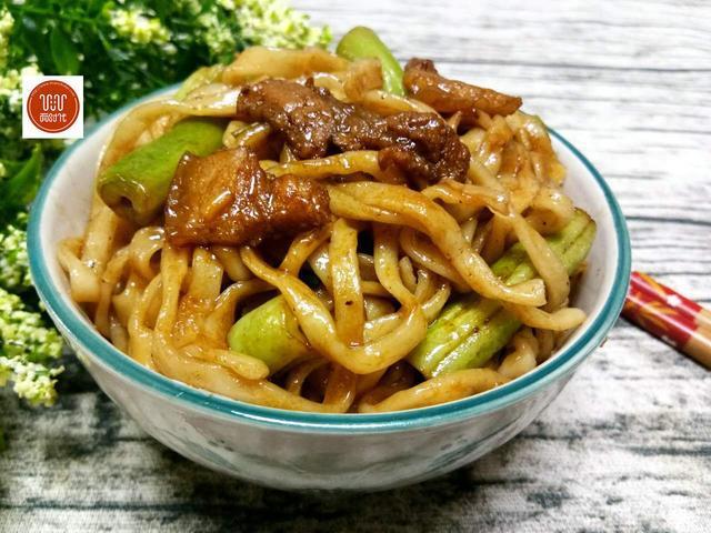 家常豆角燜面，這樣做軟糯咸香，不粘不黏，最好吃，最營養！ 