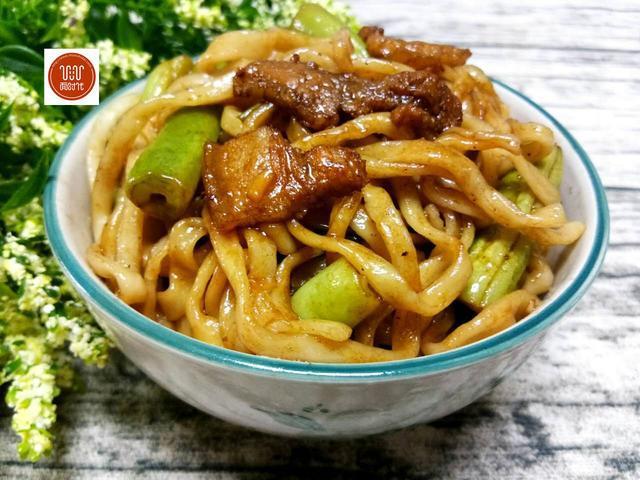 家常豆角燜面，這樣做軟糯咸香，不粘不黏，最好吃，最營養！ 