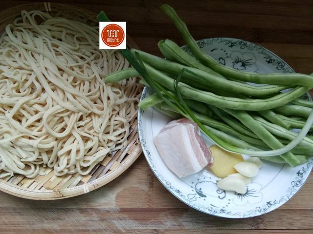 家常豆角燜面，這樣做軟糯咸香，不粘不黏，最好吃，最營養！ 