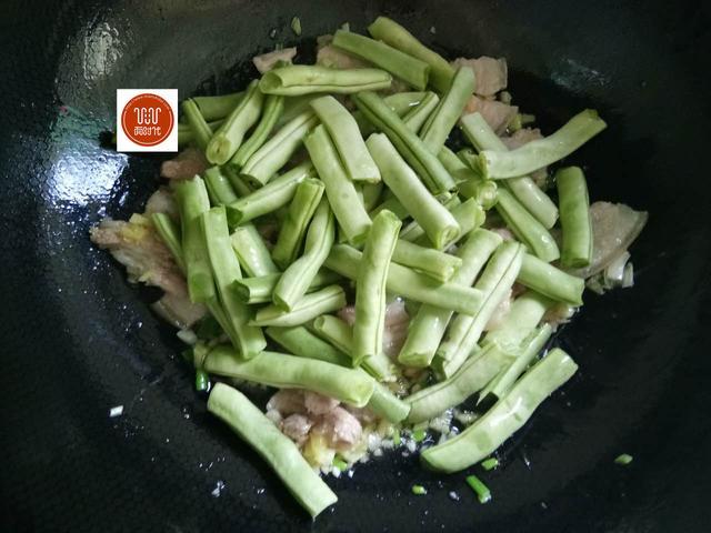 家常豆角燜面，這樣做軟糯咸香，不粘不黏，最好吃，最營養！ 