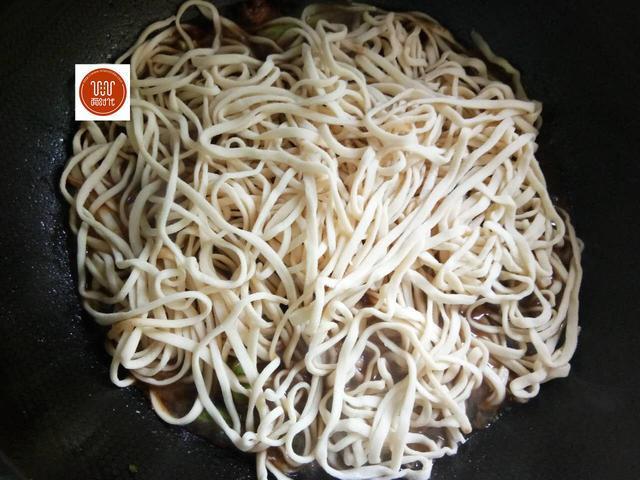 家常豆角燜面，這樣做軟糯咸香，不粘不黏，最好吃，最營養！ 