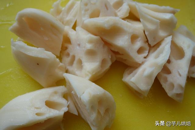 蓮藕排骨湯好喝有訣竅，這麼做，蓮藕軟糯滋補養生，全家吃不夠