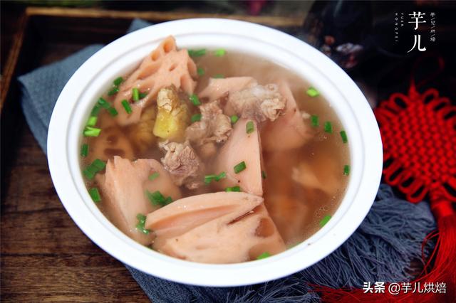 蓮藕排骨湯好喝有訣竅，這麼做，蓮藕軟糯滋補養生，全家吃不夠