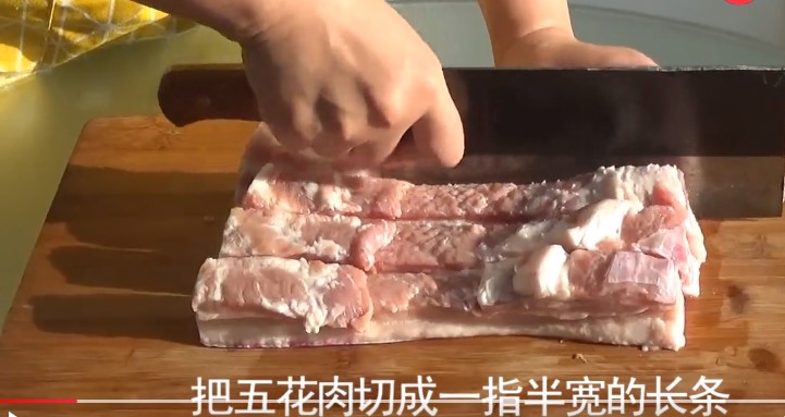 五花肉一定要這樣做，在加一瓶啤酒，比紅燒肉還好吃，讓你忍不住舔盤子!