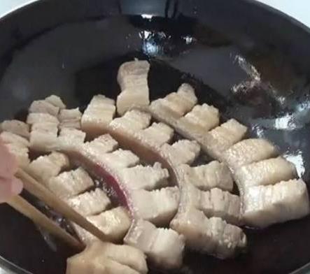 五花肉一定要這樣做，在加一瓶啤酒，比紅燒肉還好吃，讓你忍不住舔盤子!