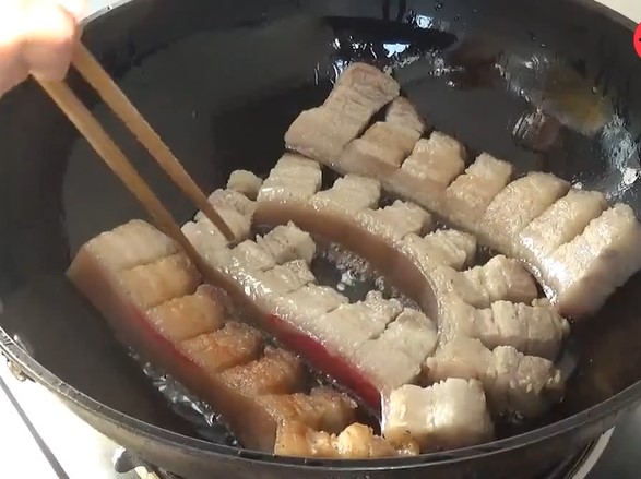 五花肉一定要這樣做，在加一瓶啤酒，比紅燒肉還好吃，讓你忍不住舔盤子!