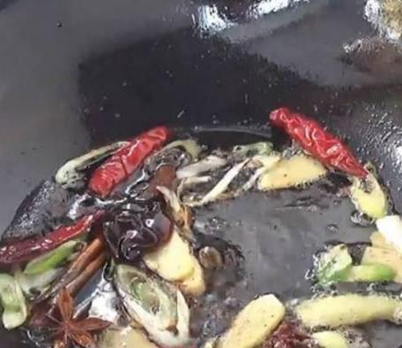 五花肉一定要這樣做，在加一瓶啤酒，比紅燒肉還好吃，讓你忍不住舔盤子!