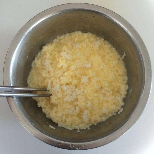 「剩米飯」不要再做蛋炒飯了，教你一個新做法，老人孩子都愛吃！