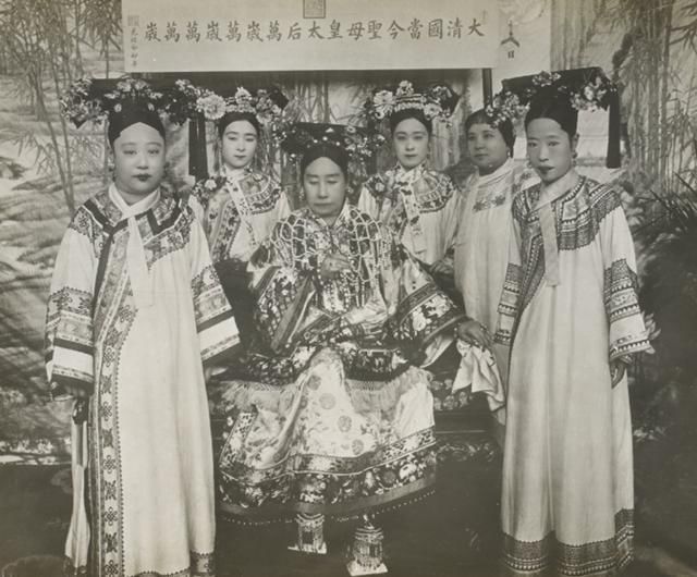 看完皇后、令妃、後宮「三千佳麗的素顏照」終於知道皇上有多苦了！ 