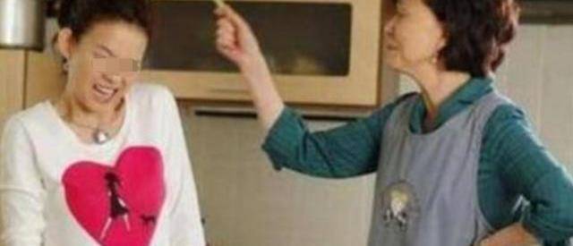 婆婆月子裡趕我回娘家，坐完月子我哥來了一趟，婆婆倒下悔不當初