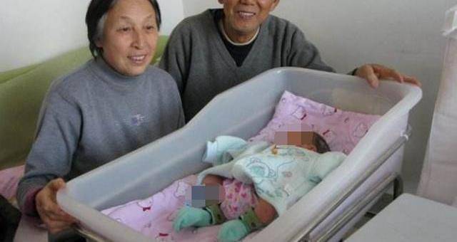 婆婆月子裡趕我回娘家，坐完月子我哥來了一趟，婆婆倒下悔不當初