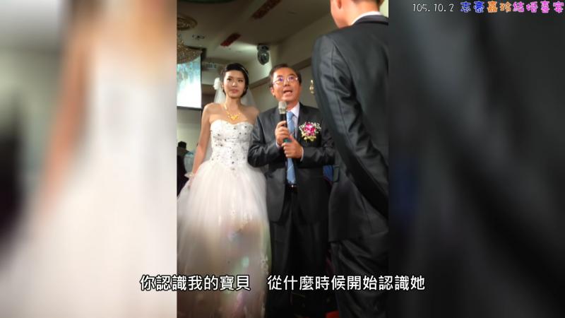 新娘爸爸把女兒交給女婿：「這是她第三次放開我的手…」最後一句「女兒有要回來了嗎？」眾人感動 