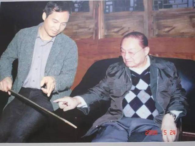 他造的三把劍，一把賣出高價，一把開創歷史，一把為金庸所邀 