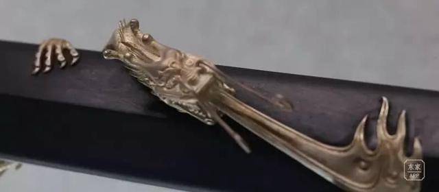 他造的三把劍，一把賣出高價，一把開創歷史，一把為金庸所邀 