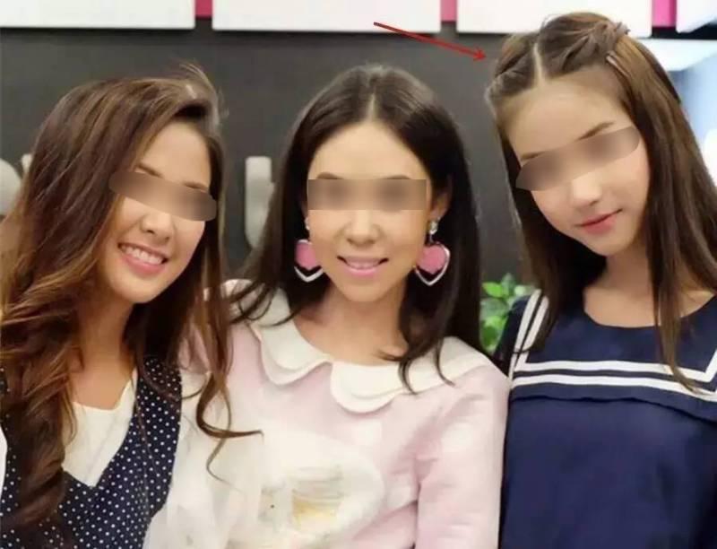 ◤奇聞◢ 因太帥被3個女大生鎖進廁所，大玩30分鐘才肯放人！！
