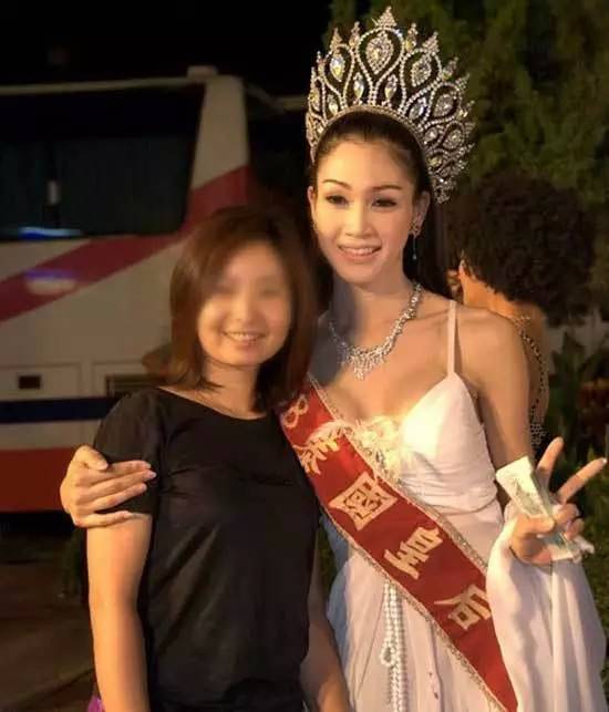 ◤奇聞◢ 因太帥被3個女大生鎖進廁所，大玩30分鐘才肯放人！！
