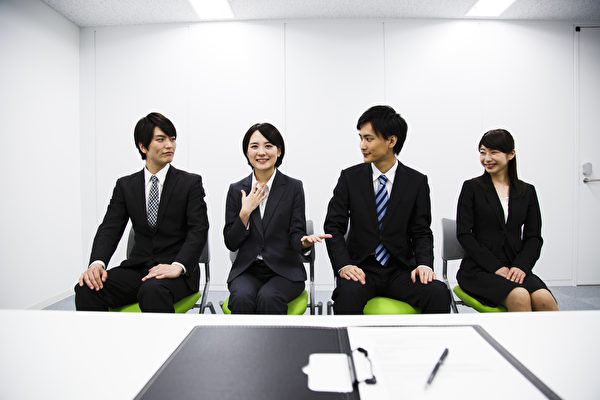 看手錶就能發現監視者　8個「任何人都一生受用」的心理學技巧
