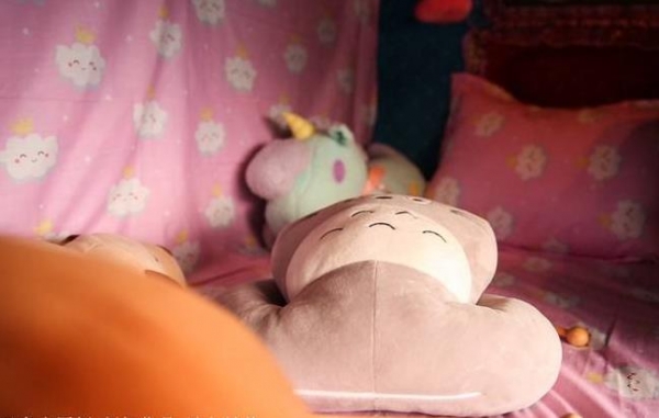 正妹在自己開的卡車後面貼上「徵婚啟事」：我養你，只要你給我愛情！