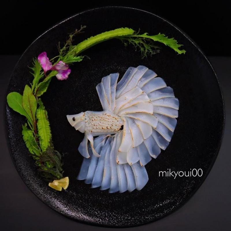 廚師把生魚片變成夢幻畫作！《小美人魚》「光澤鮭魚長髮」讓人又餓又捨不得吃啊