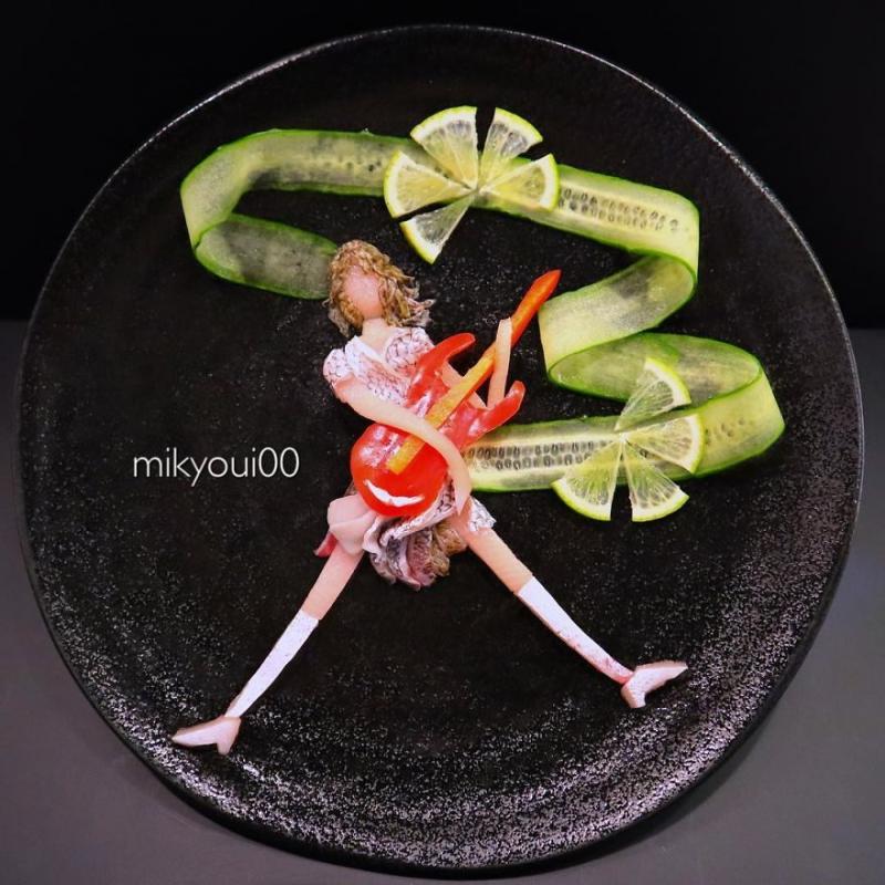 廚師把生魚片變成夢幻畫作！《小美人魚》「光澤鮭魚長髮」讓人又餓又捨不得吃啊