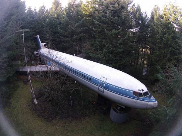 超狂爺爺「砸300萬買噴射機」一住20年　內裝成豪宅得意：沒房子比這更安全 - 爆新聞