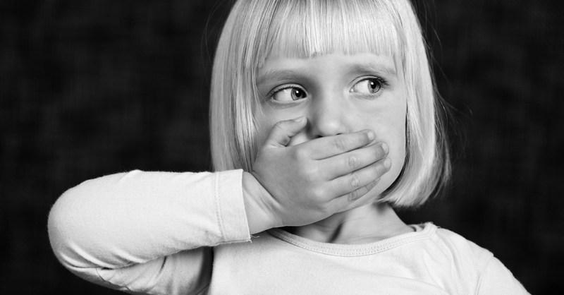 孩子無意間的話...15個「聽了頭皮直接麻一半」的超恐怖童言童語　他：記得你推我下去嗎？