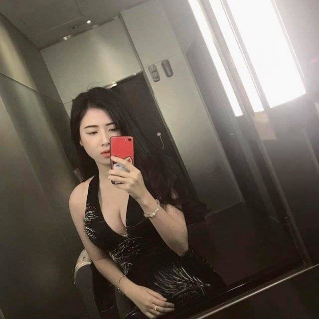  .HONDA女業務穿黑窄裙賣車！非常有型，車主暴動：每天賀成交