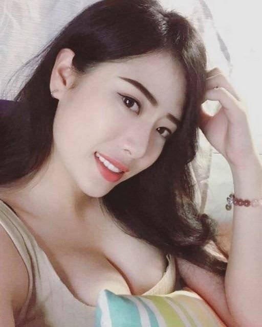 .HONDA女業務穿黑窄裙賣車！非常有型，車主暴動：每天賀成交