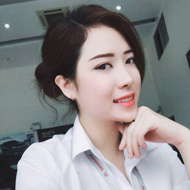  .HONDA女業務穿黑窄裙賣車！非常有型，車主暴動：每天賀成交