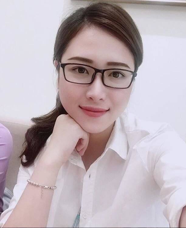  .HONDA女業務穿黑窄裙賣車！非常有型，車主暴動：每天賀成交