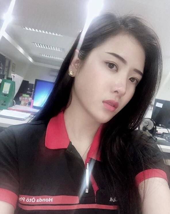  .HONDA女業務穿黑窄裙賣車！非常有型，車主暴動：每天賀成交