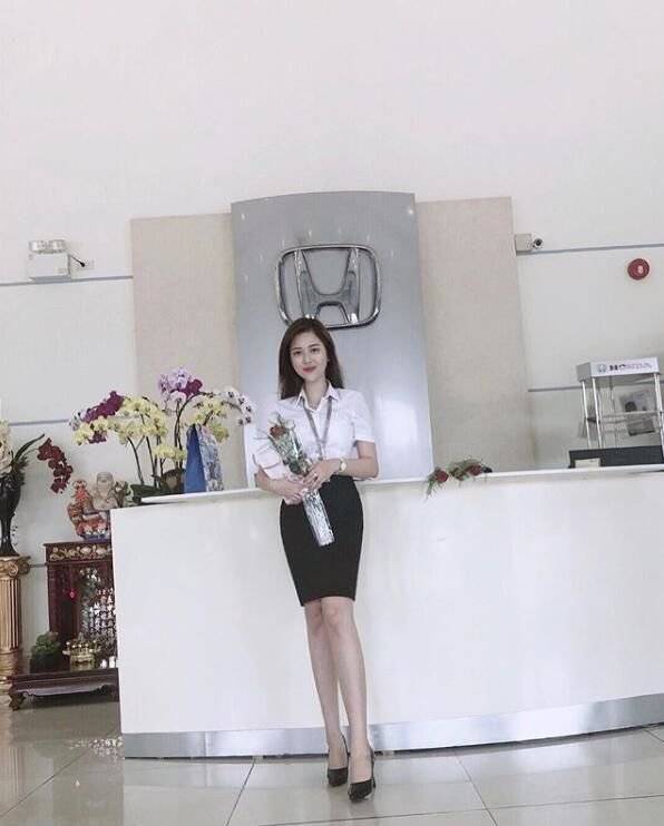  .HONDA女業務穿黑窄裙賣車！非常有型，車主暴動：每天賀成交