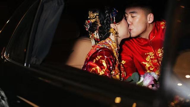 洪煒與趙芸蕾今天舉行大婚，柴飈任伴郎