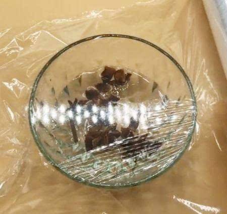 把八角泡在白醋中，家家戶戶都用到
