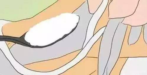 她把小蘇打【塗頭上】，好事馬上發生了，趕緊為家人收起來！！